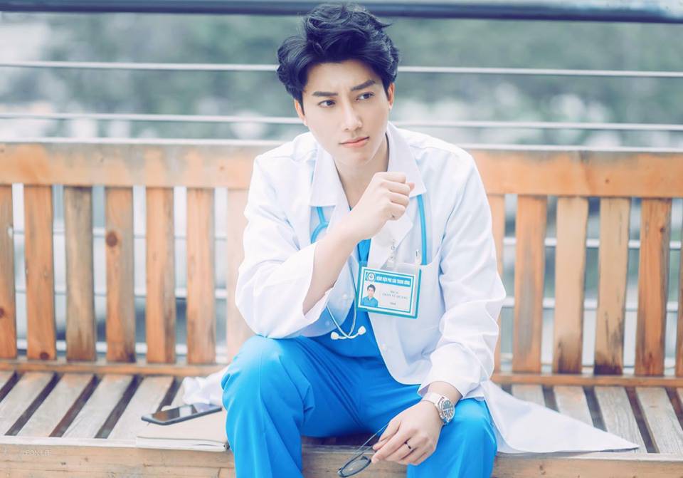 Sinh viên ngành Y Dược hot đến mức độ nào: Kẻ là nam thần chốn bệnh viện, người là hotgirl du học sinh tốt nghiệp GPA 4.0 tại Mỹ Sinh viên ngành Y Dược hot đến mức độ nào: Kẻ là nam thần chốn bệnh viện, người là hotgirl du học sinh tốt nghiệp GPA 4.0 tại Mỹ