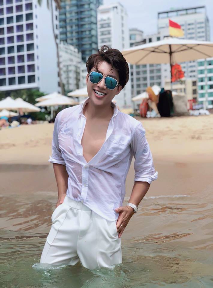 Sinh viên ngành Y Dược hot đến mức độ nào: Kẻ là nam thần chốn bệnh viện, người là hotgirl du học sinh tốt nghiệp GPA 4.0 tại Mỹ Sinh viên ngành Y Dược hot đến mức độ nào: Kẻ là nam thần chốn bệnh viện, người là hotgirl du học sinh tốt nghiệp GPA 4.0 tại Mỹ