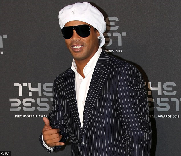 Ronaldinho vỡ nợ, tài khoản chỉ còn 5 bảng