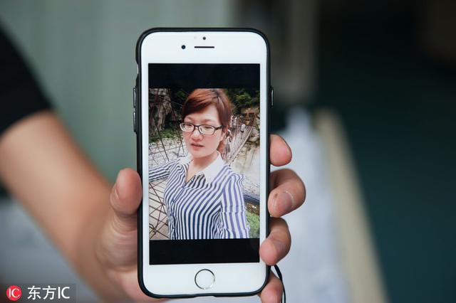 Nhận được điện thoại từ chồng cũ, người mẹ chạy đến bệnh viện và gục ngã khi biết con trai bị bạo hành đến thân tàn ma dại