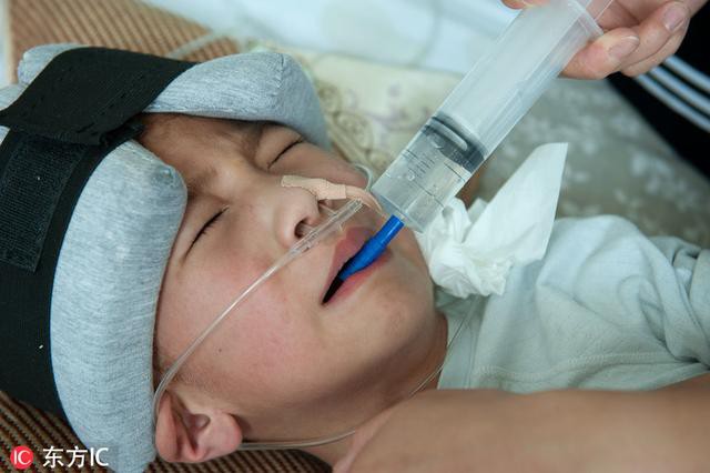 Nhận được điện thoại từ chồng cũ, người mẹ chạy đến bệnh viện và gục ngã khi biết con trai bị bạo hành đến thân tàn ma dại Nhận được điện thoại từ chồng cũ, người mẹ chạy đến bệnh viện và gục ngã khi biết con trai bị bạo hành đến thân tàn ma dại