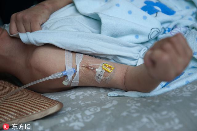 Nhận được điện thoại từ chồng cũ, người mẹ chạy đến bệnh viện và gục ngã khi biết con trai bị bạo hành đến thân tàn ma dại Nhận được điện thoại từ chồng cũ, người mẹ chạy đến bệnh viện và gục ngã khi biết con trai bị bạo hành đến thân tàn ma dại