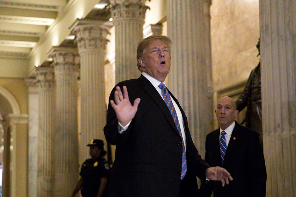 Cơn ác mộng cho quan chức Nhà Trắng nếu đảng Dân chủ giành Hạ viện