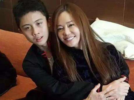 MC Đài Loan nhận gạch đá vì hả hê kể chuyện đánh đập, bắt nạt Lam Khiết Anh trong quá khứ