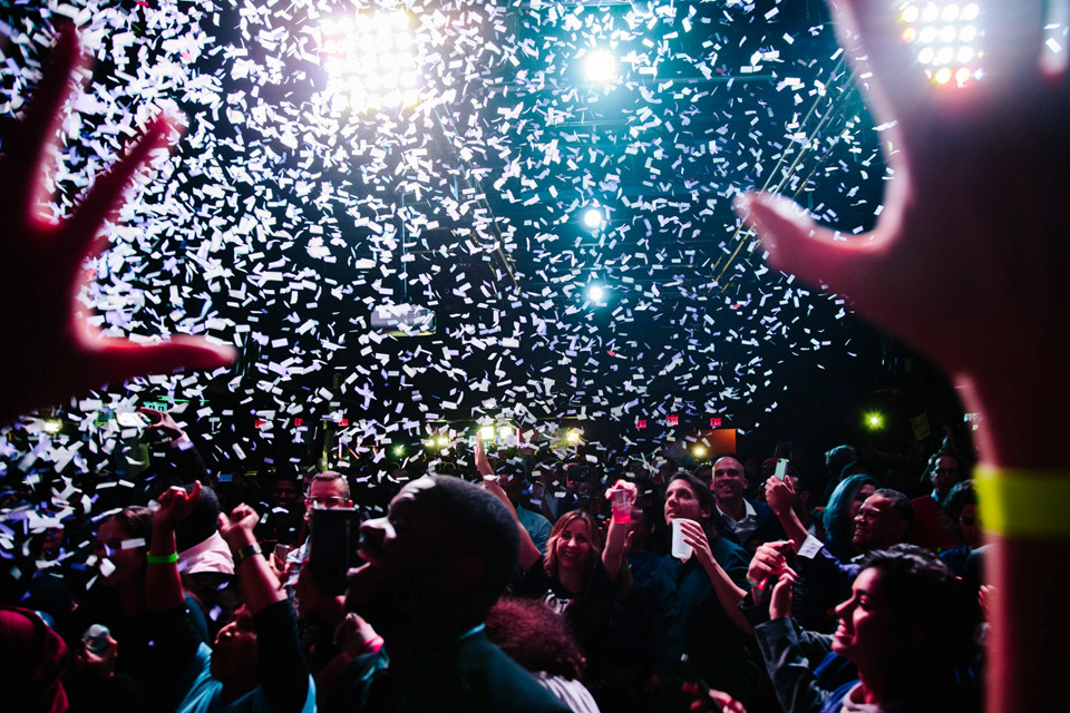 Nước Mỹ vỡ òa khi kết quả bầu cử giữa kỳ được công bố