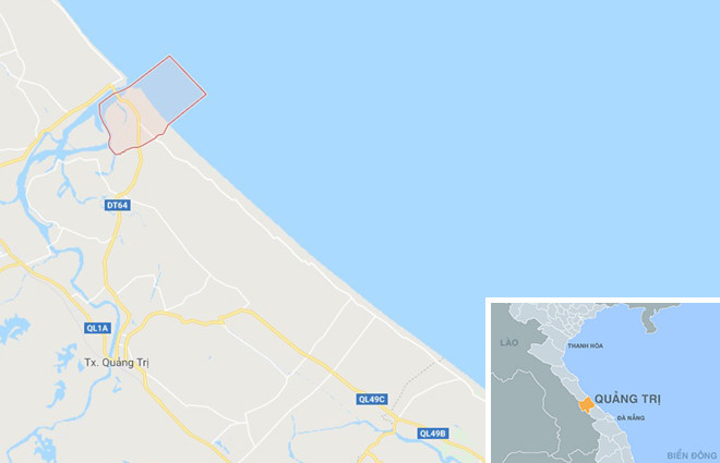 Xác cá voi nặng 10 tấn dạt vào bờ biển Quảng Trị