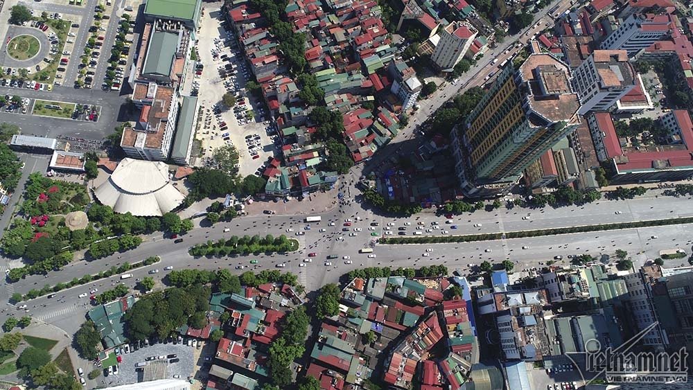 Tuyến đường đắt nhất hành tinh, hàng nghìn người rục rịch chuyển nhà