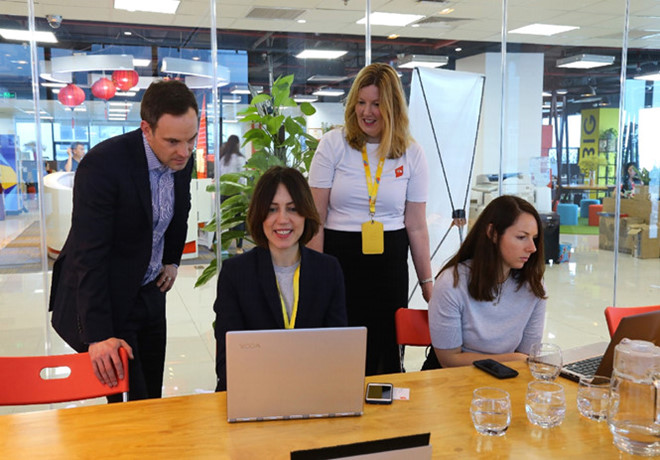 Chuyên gia nước ngoài làm việc tại Việt Nam nhận lương hơn 90.400 USD