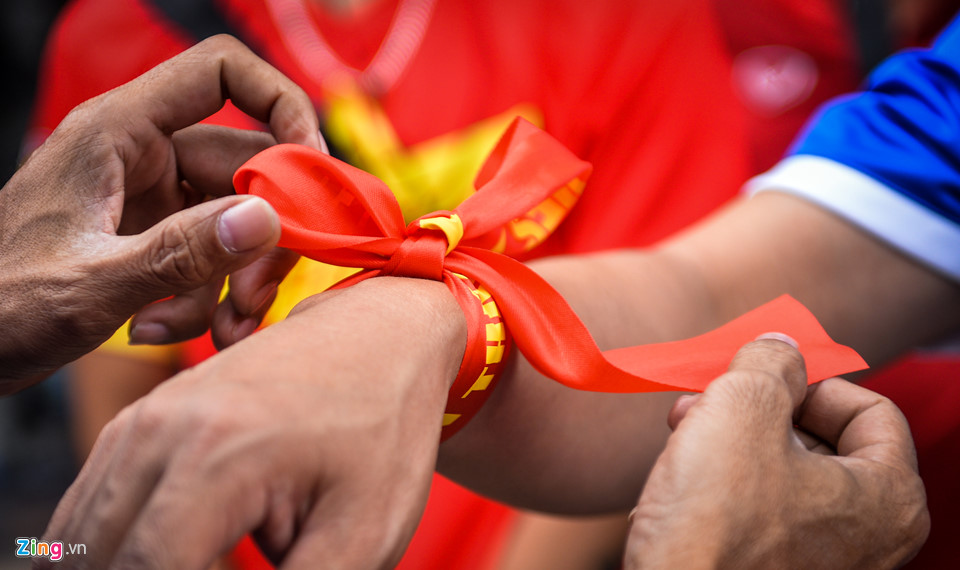 Người hâm mộ sang Lào cổ vũ ĐT Việt Nam ở trận ra quân AFF Cup