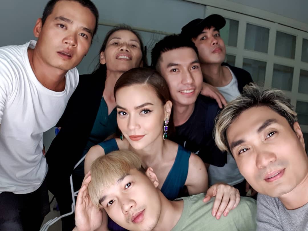 Vừa chào đời đã được cả Tăng Thanh Hà, Phạm Quỳnh Anh lẫn Bảo Anh chúc mừng, em bé may mắn này là ai?