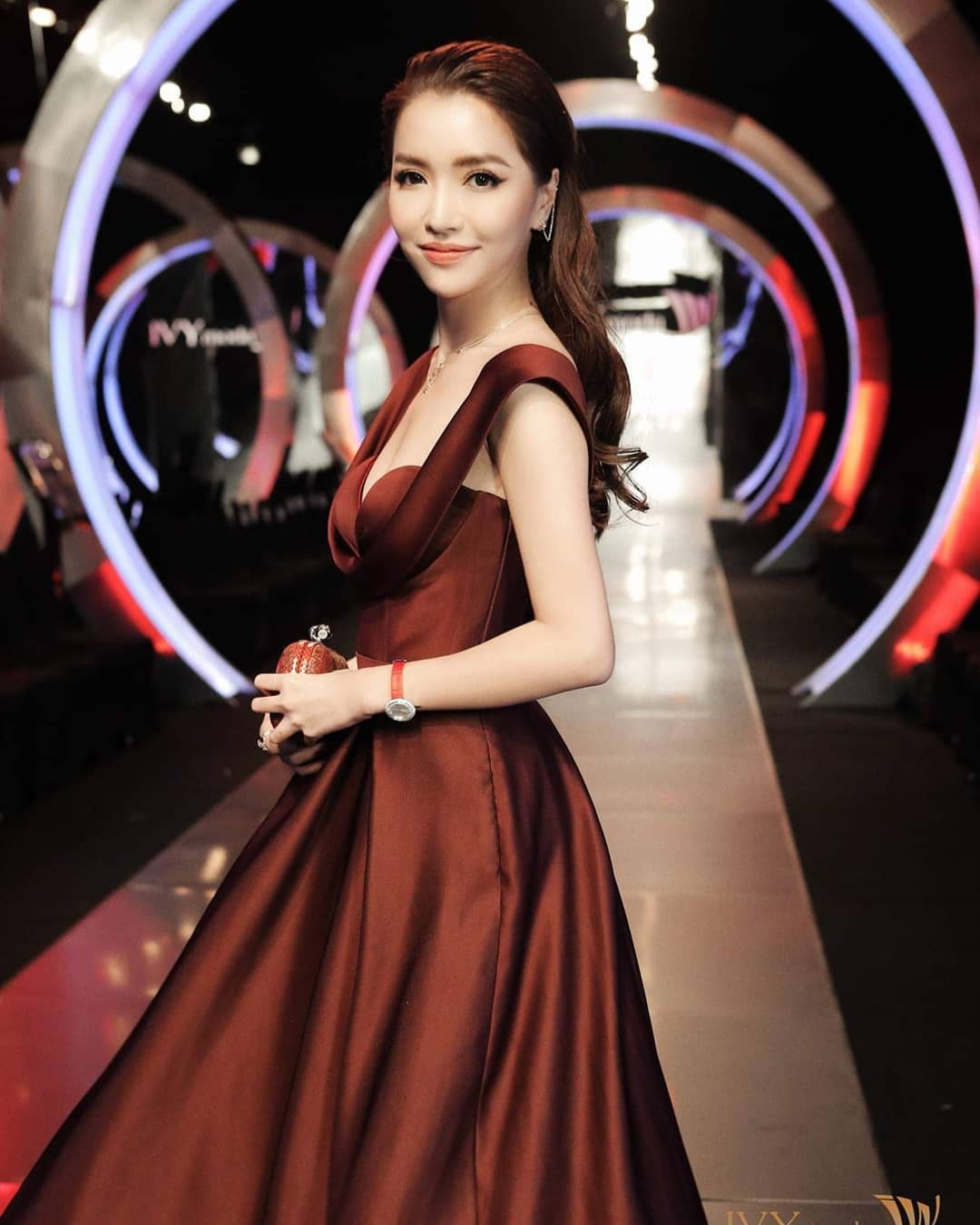 Vừa chào đời đã được cả Tăng Thanh Hà, Phạm Quỳnh Anh lẫn Bảo Anh chúc mừng, em bé may mắn này là ai?