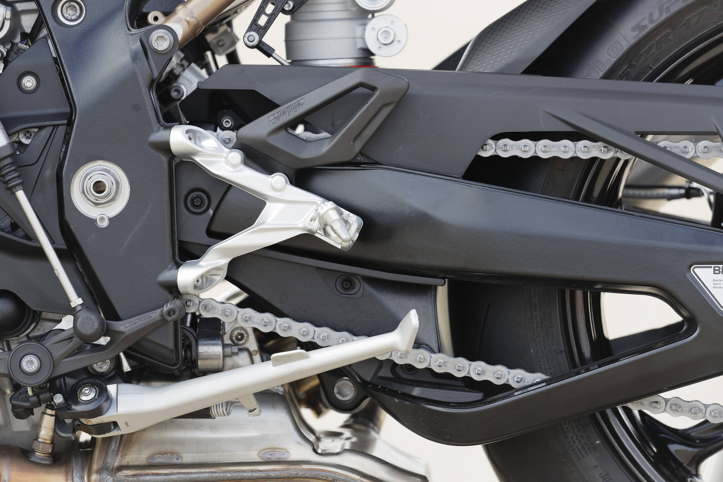 BMW trình làng siêu môtô S1000RR thế hệ mới