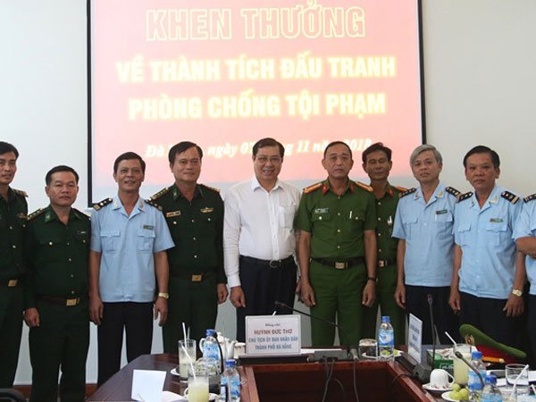 Truy tìm chủ lô hàng 10 tấn ngà voi, vảy tê tê nhập lậu vào Đà Nẵng