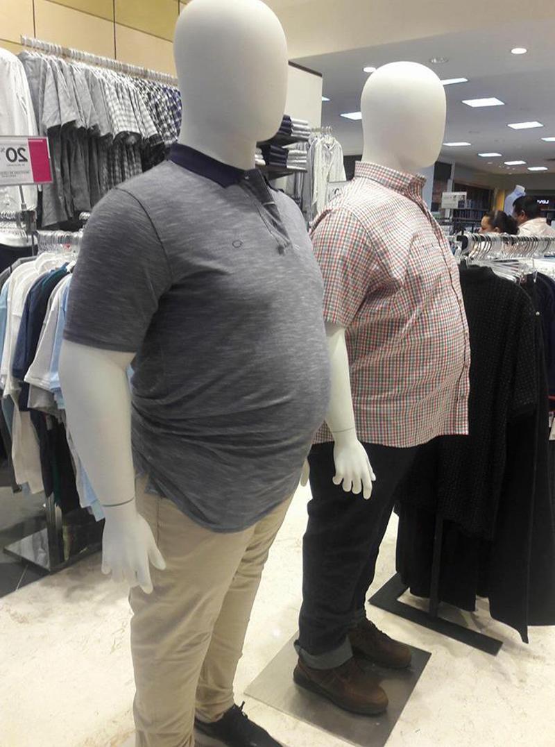 Chị em vừa ôm bụng cười, vừa thót tim khi đi mua hàng mà gặp ngay mẫu xịn cỡ này!