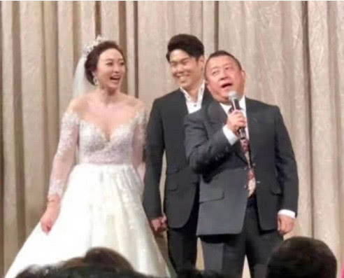 Kẻ hiếp dâm Lam Khiết Anh trong quá khứ vui vẻ đi dự đám cưới giữa không khí tang thương