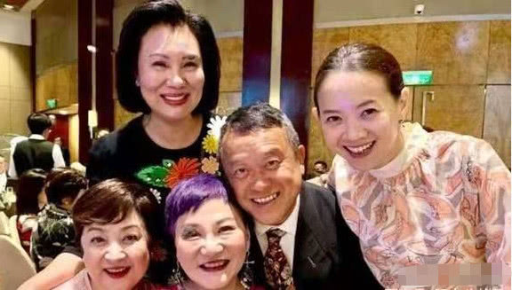 Kẻ hiếp dâm Lam Khiết Anh trong quá khứ vui vẻ đi dự đám cưới giữa không khí tang thương