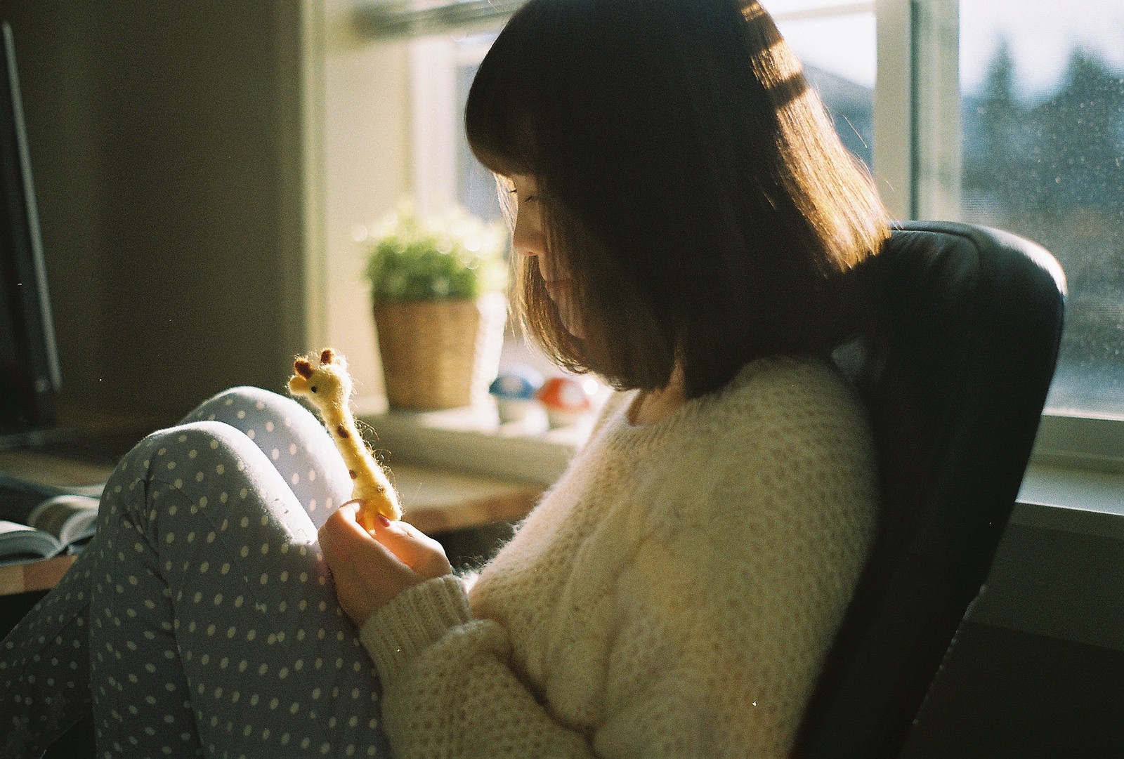 Lấy được chồng giàu lại còn tâm lý khiến bao người ngưỡng mộ và ghen tị, nhưng chẳng ai ngờ được tôi lại là một kẻ bất hạnh thế này