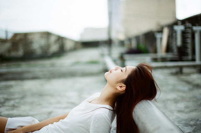 Lấy được chồng giàu lại còn tâm lý khiến bao người ngưỡng mộ và ghen tị, nhưng chẳng ai ngờ được tôi lại là một kẻ bất hạnh thế này