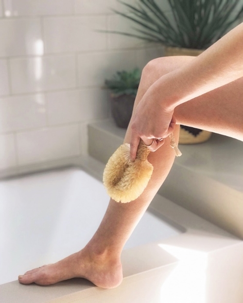 Làm điều này trước khi tắm, siêu mẫu sát đàn ông trẻ khó tin