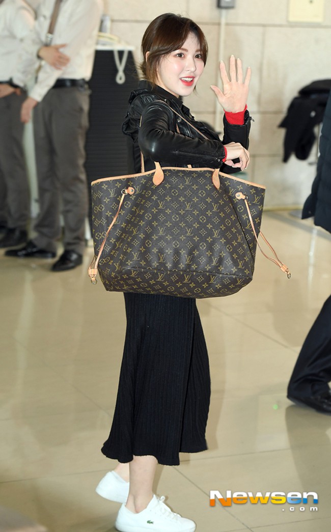 Street style chơi nhất tuần qua: Mới tháng 11 mà đã có 2 nàng kịp diện áo rét siêu nổi