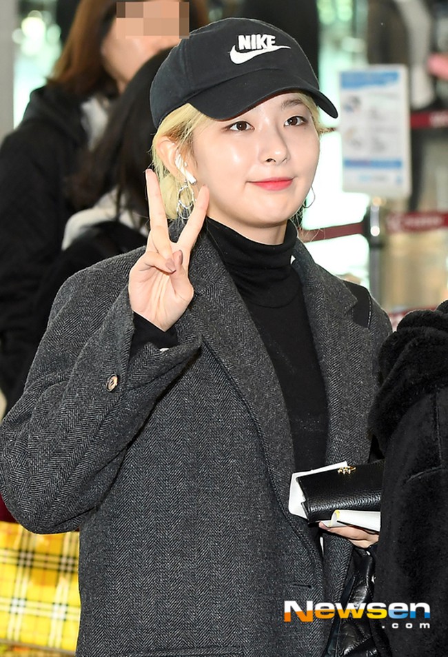 Street style chơi nhất tuần qua: Mới tháng 11 mà đã có 2 nàng kịp diện áo rét siêu nổi