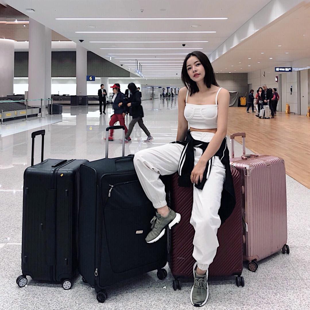 Street style chơi nhất tuần qua: Mới tháng 11 mà đã có 2 nàng kịp diện áo rét siêu nổi