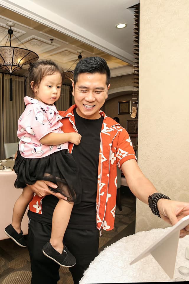 Trang phục tiệc tùng của sao Việt bây giờ là diện đồ ngủ đáng yêu hết nấc thế này!