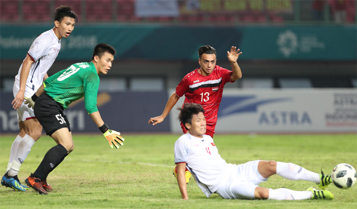 Tuyển Việt Nam mặc trang phục trắng ở trận ra quân AFF Cup