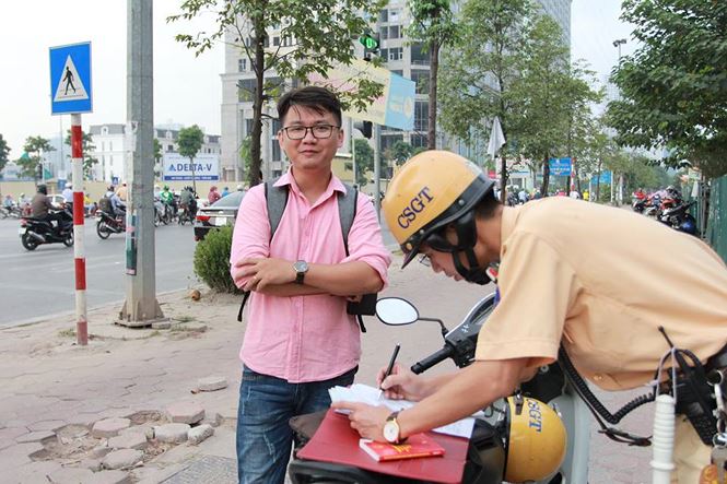 Vì sao đoàn người liều lĩnh dắt xe ngược chiều trước mặt CSGT?