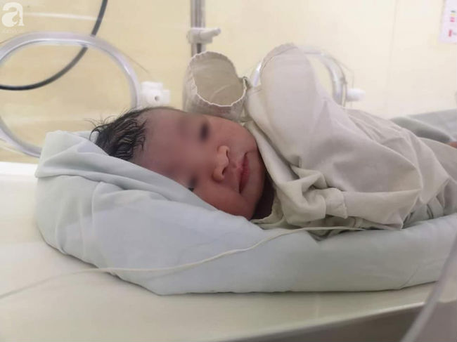 Nam sinh viên 19 tuổi kể chuyện giải cứu em bé khi người mẹ dùng thuốc kích đẻ rồi gọi điện nhờ giúp đỡ