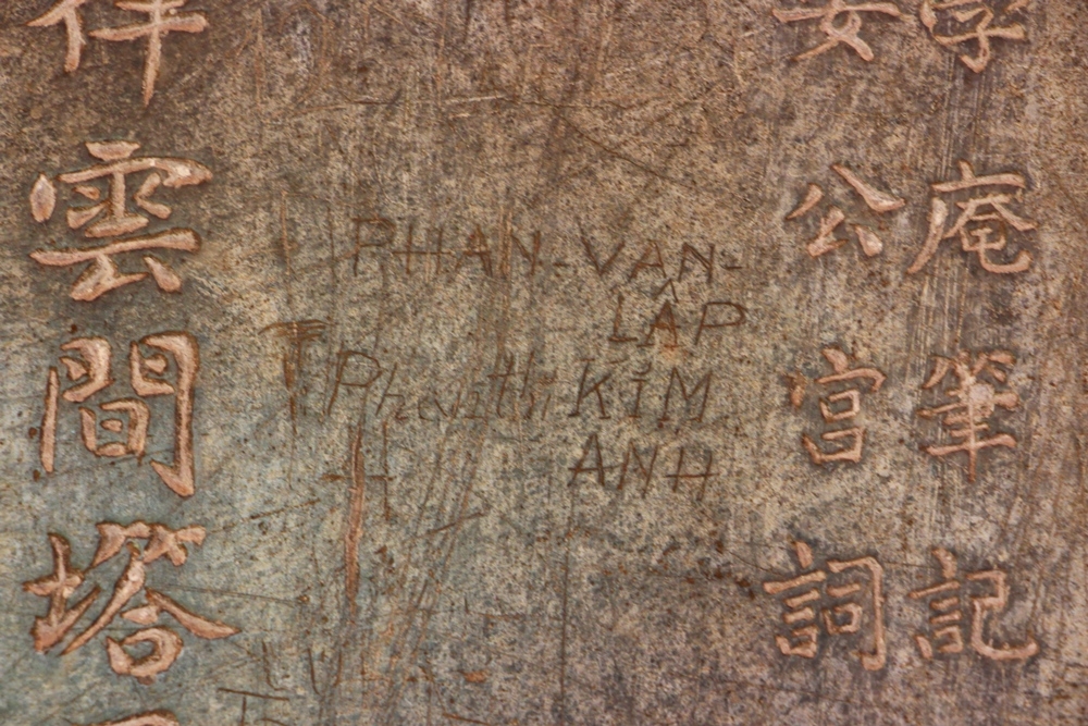 Di tích, bảo vật quốc gia ở Huế bị vẽ bậy