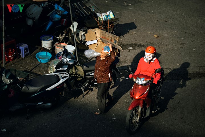 Những hình ảnh bình dị, thân thương trên phố phường Hà Nội