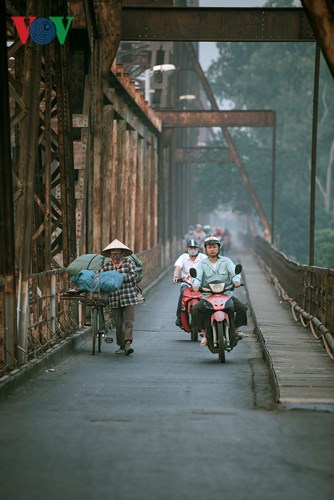 Những hình ảnh bình dị, thân thương trên phố phường Hà Nội