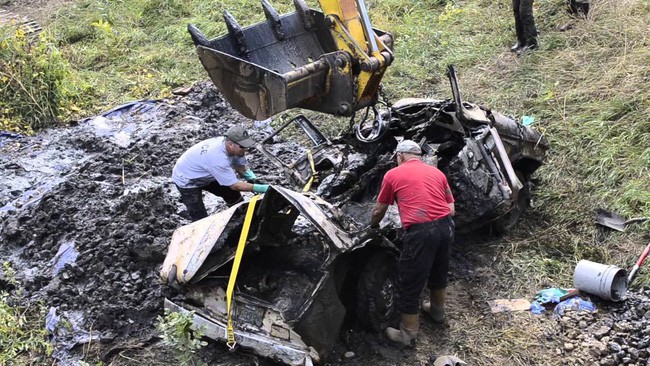 Đi dự tiệc cuối năm, hai nữ sinh bỗng bốc hơi không dấu vết, 43 năm sau một vụ hạn hán bất ngờ phơi bày toàn bộ sự thật