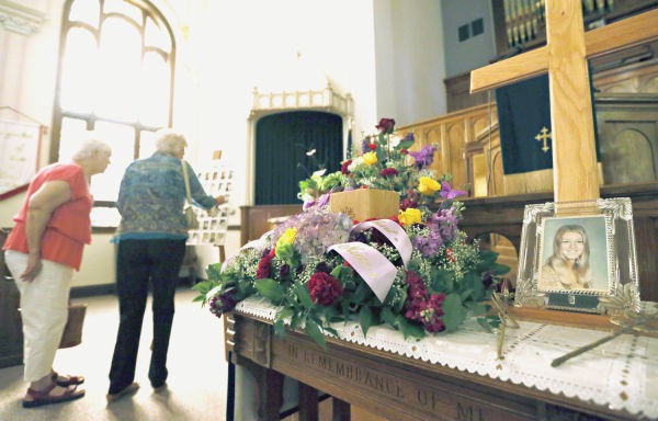 Đi dự tiệc cuối năm, hai nữ sinh bỗng bốc hơi không dấu vết, 43 năm sau một vụ hạn hán bất ngờ phơi bày toàn bộ sự thật