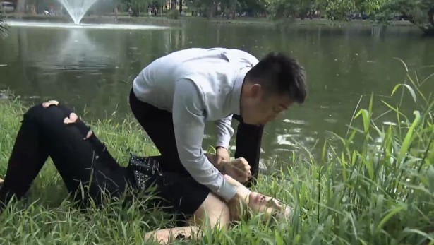 Quỳnh Búp Bê: Diễn quá đạt vai My Sói, Thu Quỳnh bị bạn diễn dìm đầu xuống nước ngoài kịch bản Quỳnh Búp Bê: Diễn quá đạt vai My Sói, Thu Quỳnh bị bạn diễn dìm đầu xuống nước ngoài kịch bản