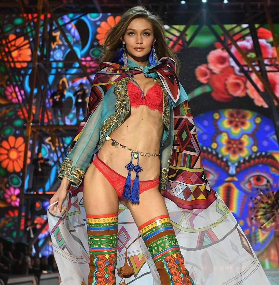 Mỏi mắt ngắm vẻ nóng bỏng của dàn mẫu chính thức tham gia Victorias Secret Fashion Show 2018