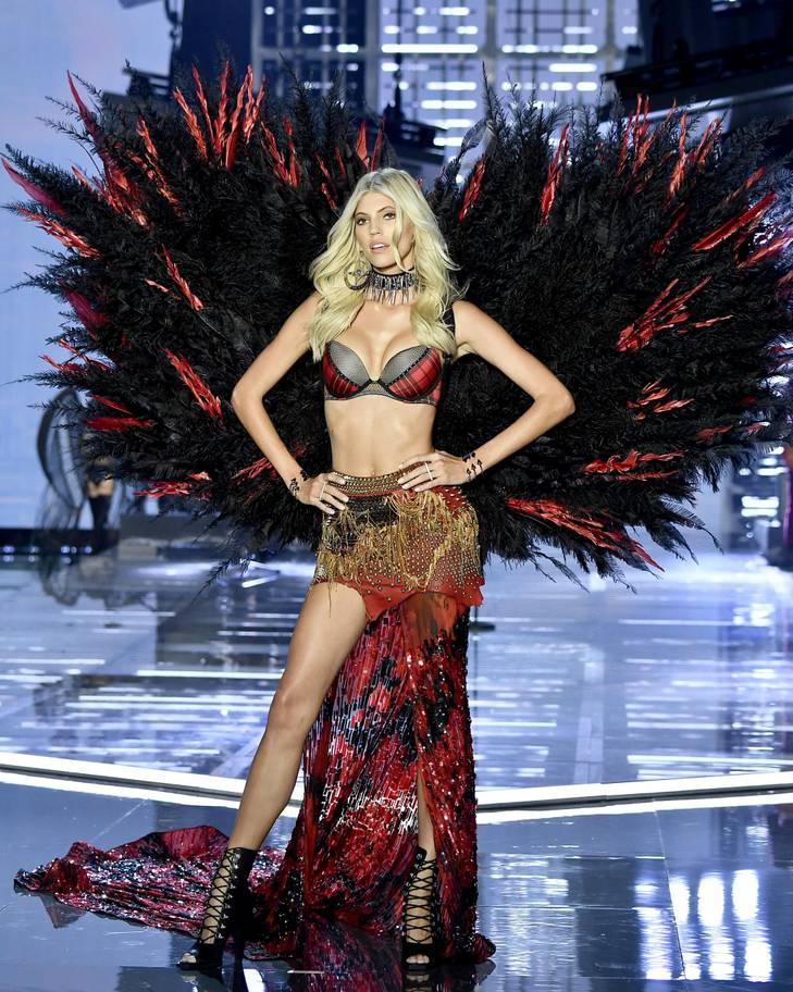 Mỏi mắt ngắm vẻ nóng bỏng của dàn mẫu chính thức tham gia Victorias Secret Fashion Show 2018