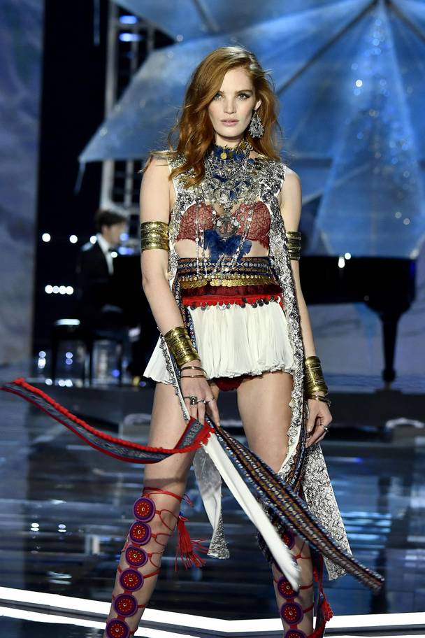 Mỏi mắt ngắm vẻ nóng bỏng của dàn mẫu chính thức tham gia Victorias Secret Fashion Show 2018