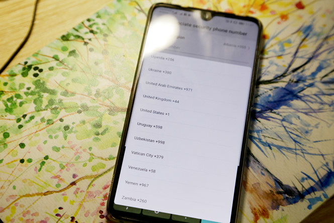 Huawei bị tố gây khó cho người dùng Việt Nam