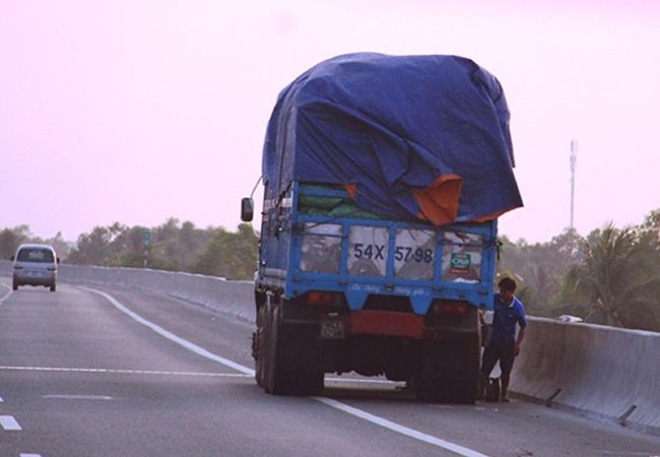 Những lưu ý đặc biệt quan trọng khi lái xe trên cao tốc để hạn chế rủi ro