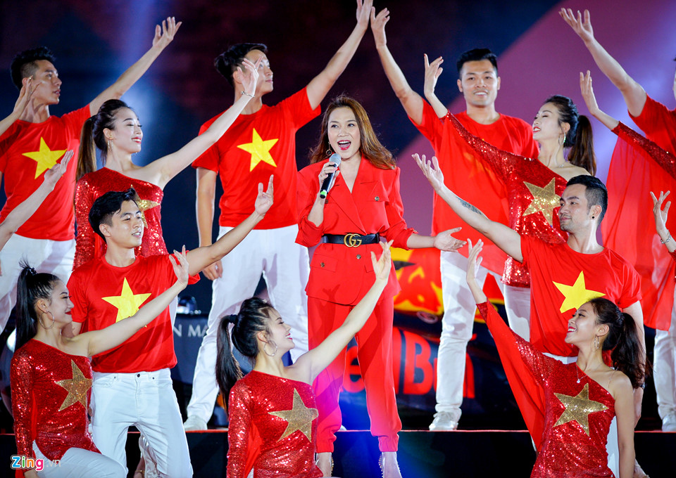 Xe đua F1 xuất hiện hoành tráng tại Hoàng thành Thăng Long