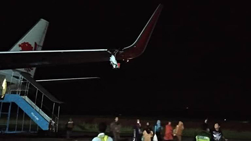 Máy bay Lion Air đâm cột, vỡ cánh trái