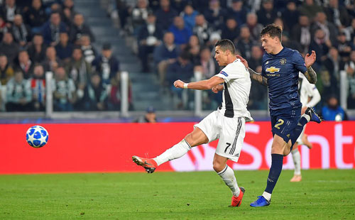 Man Utd thắng ngược 2-1 trên sân Juventus