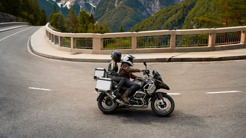 BMW R 1250 GS Adventure ra mắt - bình xăng 30 lít, giàu công nghệ