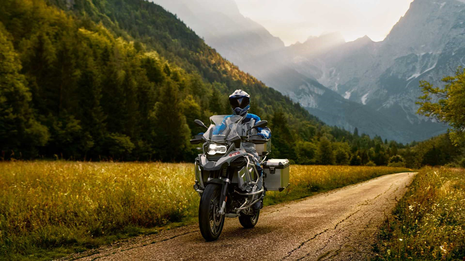 BMW R 1250 GS Adventure ra mắt - bình xăng 30 lít, giàu công nghệ