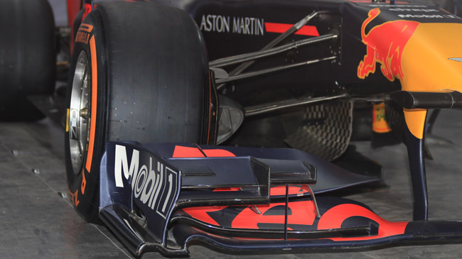 Chiếc xe đua F1 hàng chục triệu USD vừa xuất hiện tại Hà Nội khủng cỡ nào?