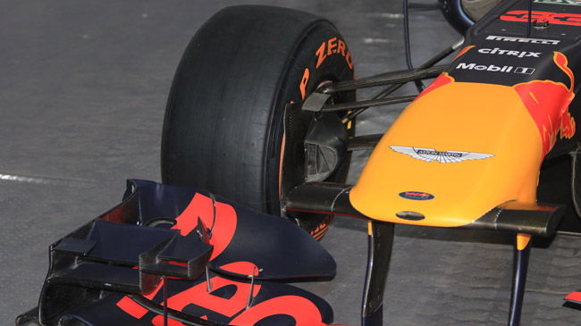 Chiếc xe đua F1 hàng chục triệu USD vừa xuất hiện tại Hà Nội khủng cỡ nào?