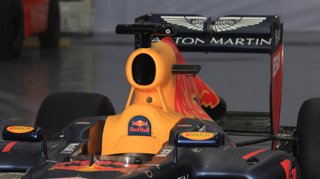 Chiếc xe đua F1 hàng chục triệu USD vừa xuất hiện tại Hà Nội khủng cỡ nào?