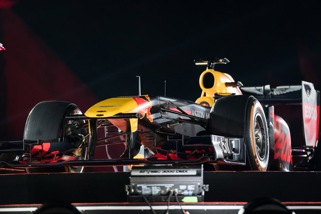 Chiếc xe đua F1 hàng chục triệu USD vừa xuất hiện tại Hà Nội khủng cỡ nào?